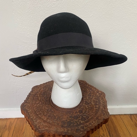 Doeskin Vintage Black Felt 100% Wool Hat with Feathers - Picture 2 of 8